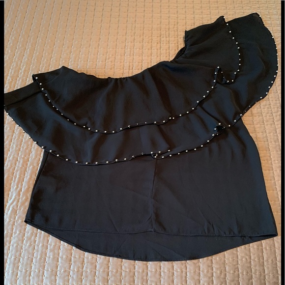 LUCKY BRAND ONE SHOULDER TOP WITH BEADED DETAIL ON RUFFLES - Picture 2 of 7